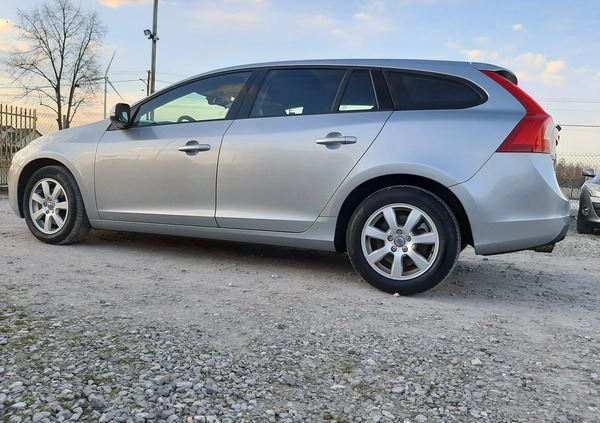 Volvo V60 cena 26900 przebieg: 217730, rok produkcji 2011 z Opatów małe 277